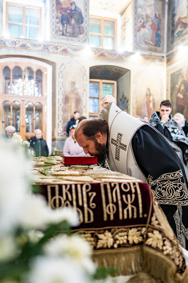 Утреня с чином погребения Плащаницы в Троицком кафедральном соборе Подольска